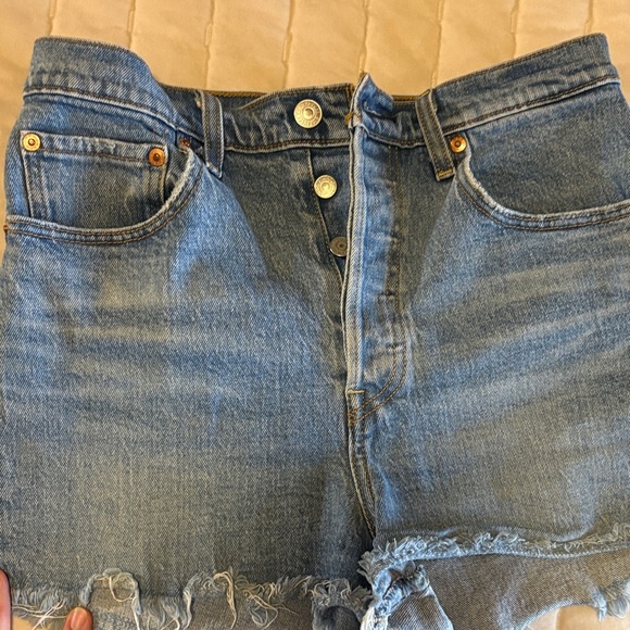 Levi's Women's Light Blue Denim Jean Ribcage Shorts - Picture 3 of 6